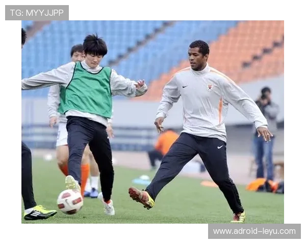 廖秋云一到家就秒换拖鞋，这架势像她训练场上拼命样？笑死我了！