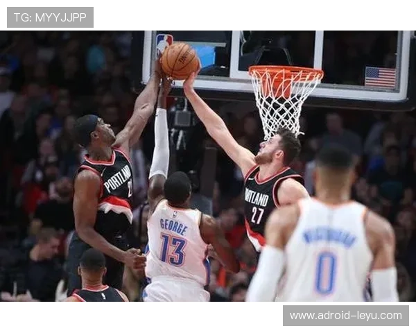 朱利叶斯·兰德尔挡拆拉开空间助力尼克斯提高关键时刻得分效率