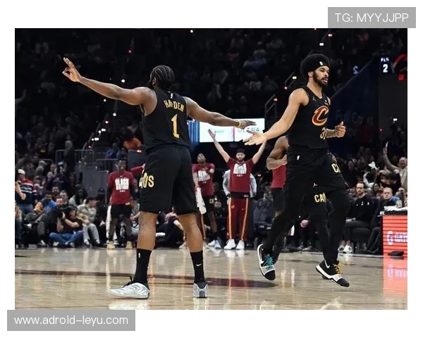 米切尔无球跑动占比提升，拉开骑士外线空间