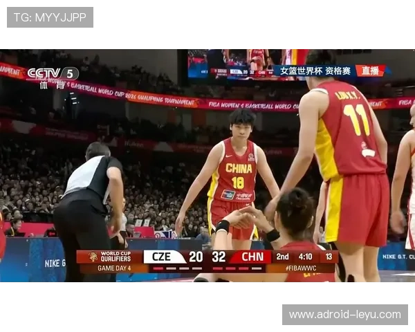 半场哨响后球员犯规，裁判是否还能出示红黄牌？