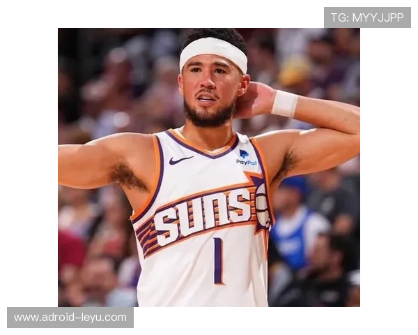 德文·布克关键时刻单打拉开空间提升得分效率