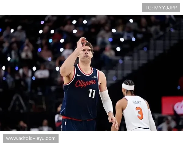 布鲁克·洛佩斯高效挡拆助攻，拉开内线防守差距